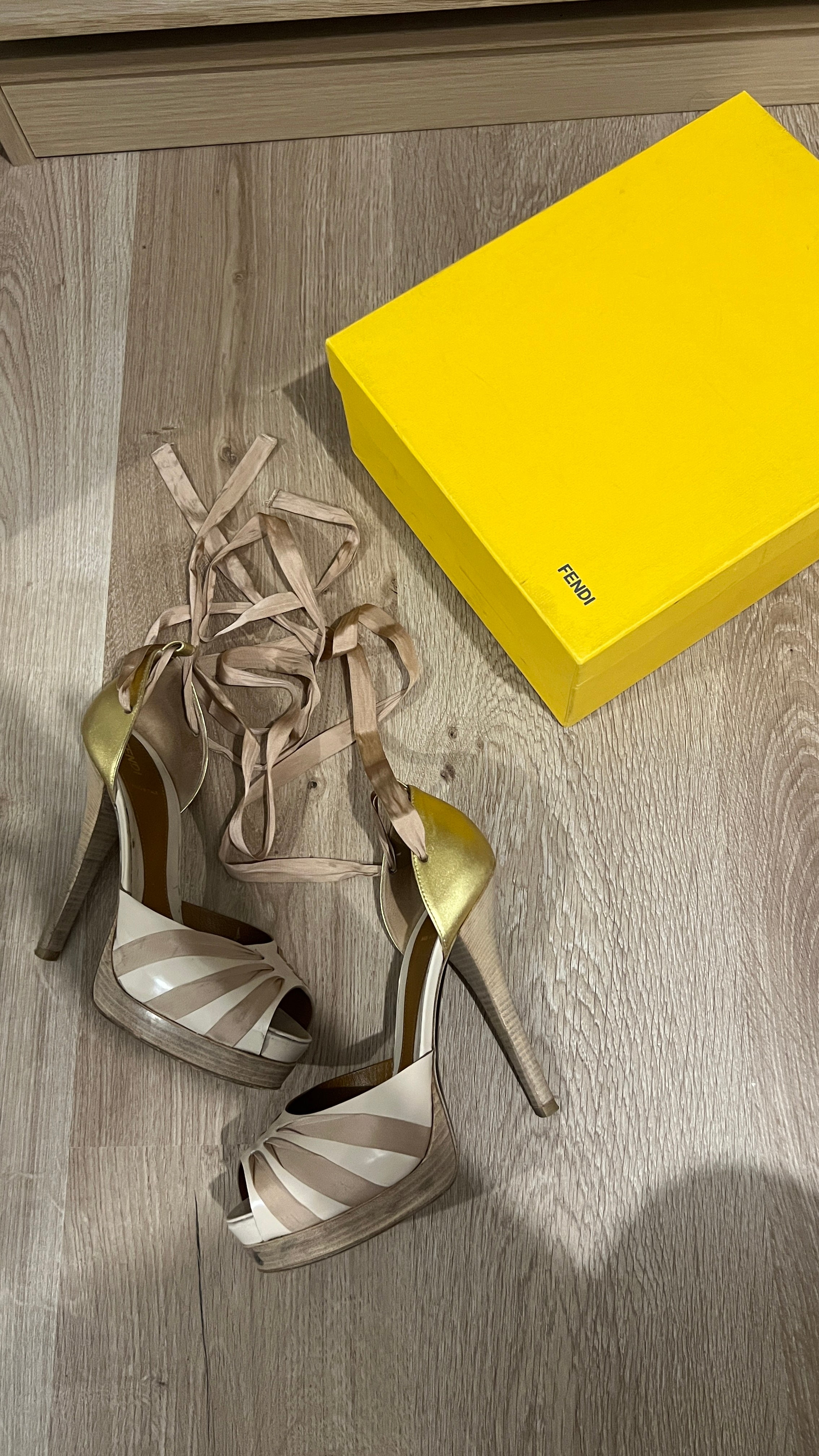 Fendi nutcracker lace up heels - size 39,5 EU