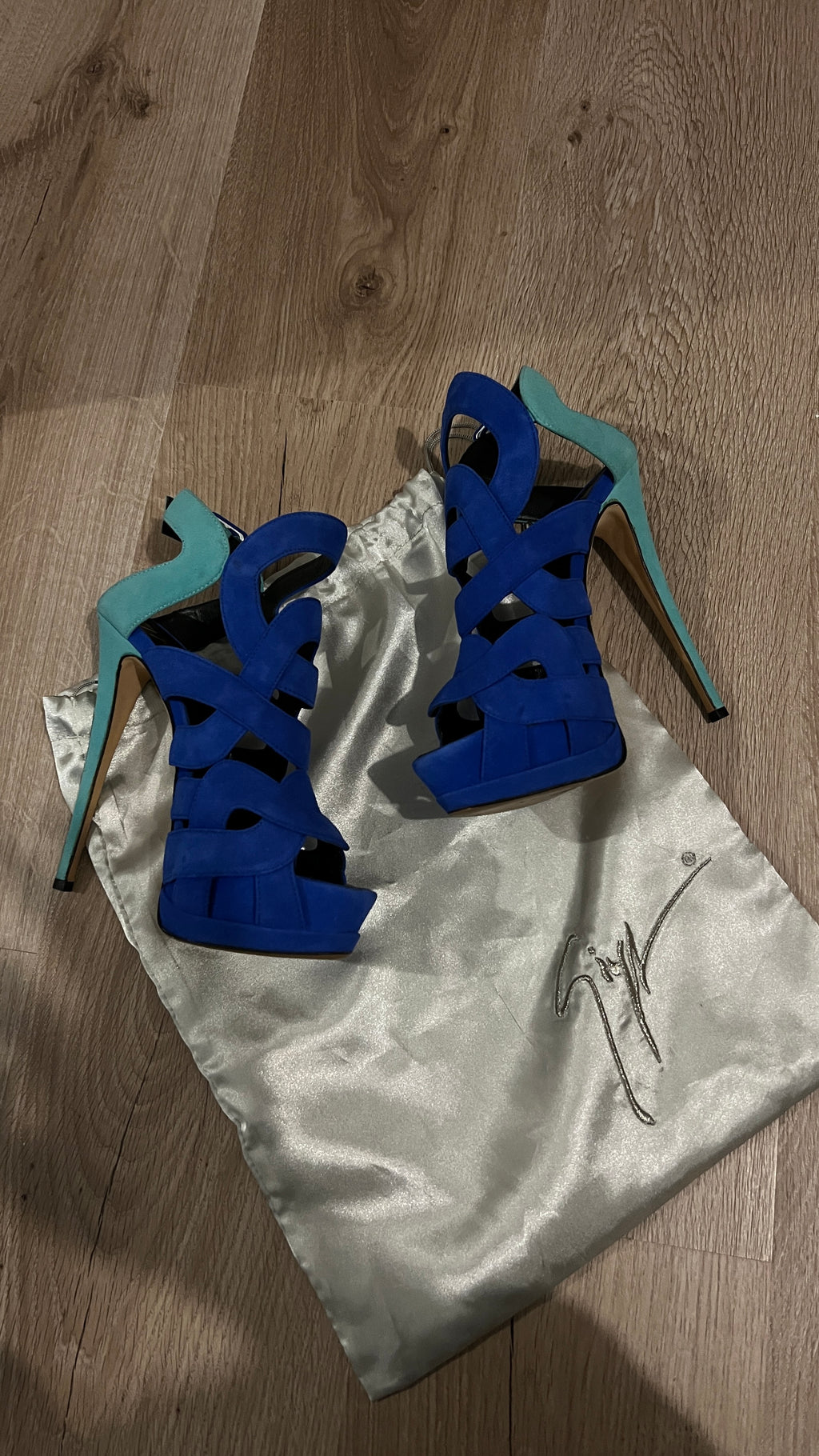 Giuseppe Zanotti Striking Two Tone Suede sandals - size 38 EU